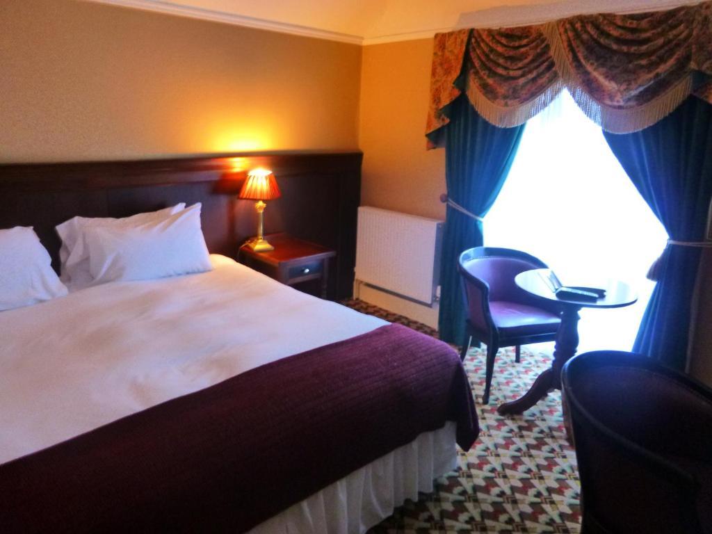Riverbank House Hotel Ferrybank Quarto foto